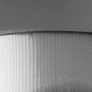 Tour de refroidissement d'une centrale nucléaire, illustrant le débat sur la construction de nouveaux réacteurs nucléaires en France