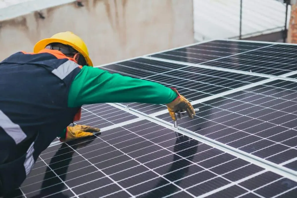 Installation de panneaux photovoltaïques pour réaliser des économies d'énergie